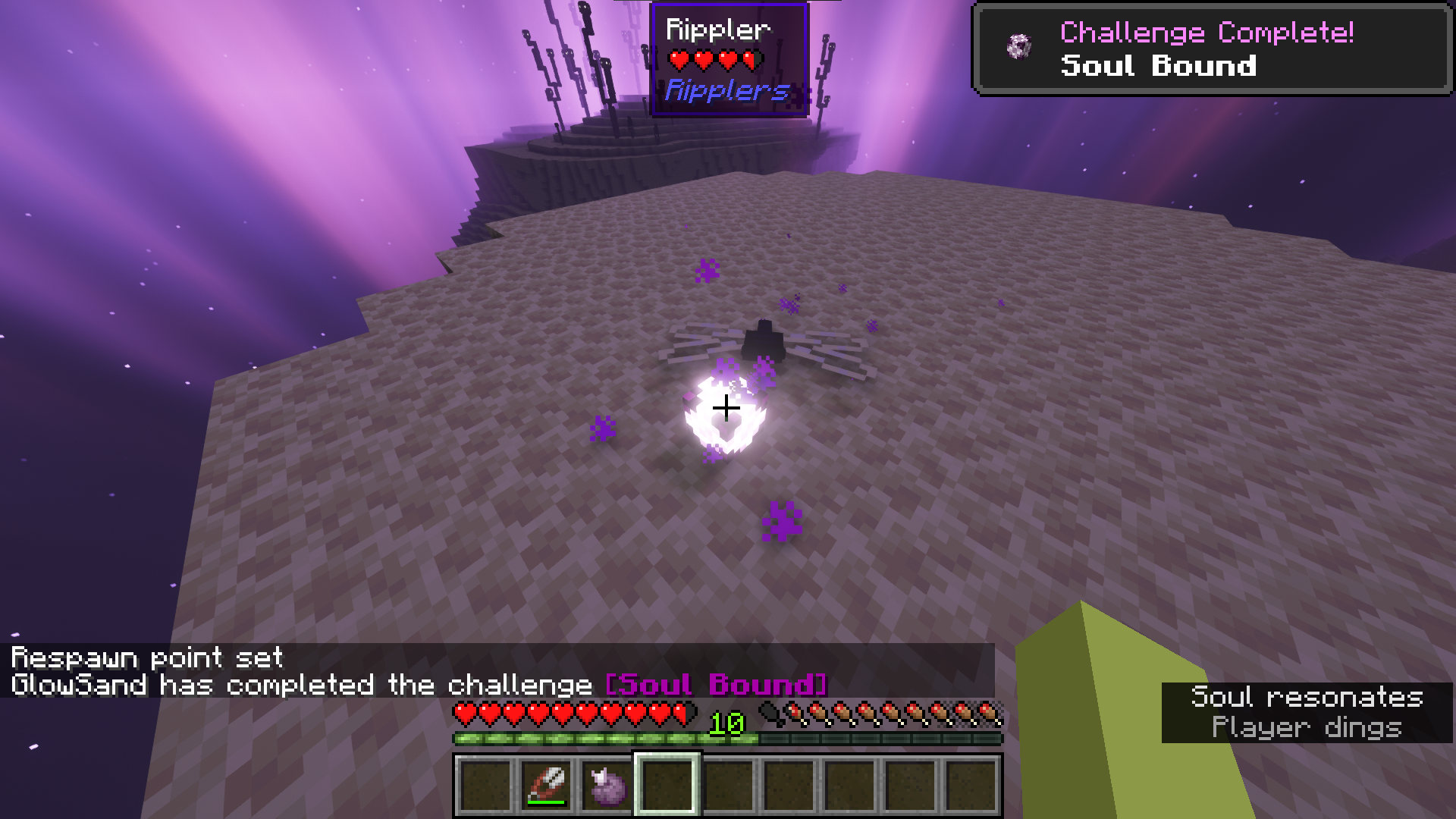 Игрок едет на верблюде по пустыне в Minecraft 1.20
