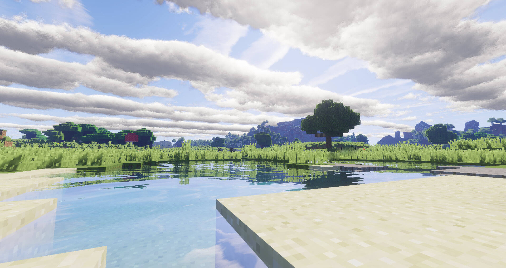 Большой средневековый замок в Minecraft с башнями и мостом