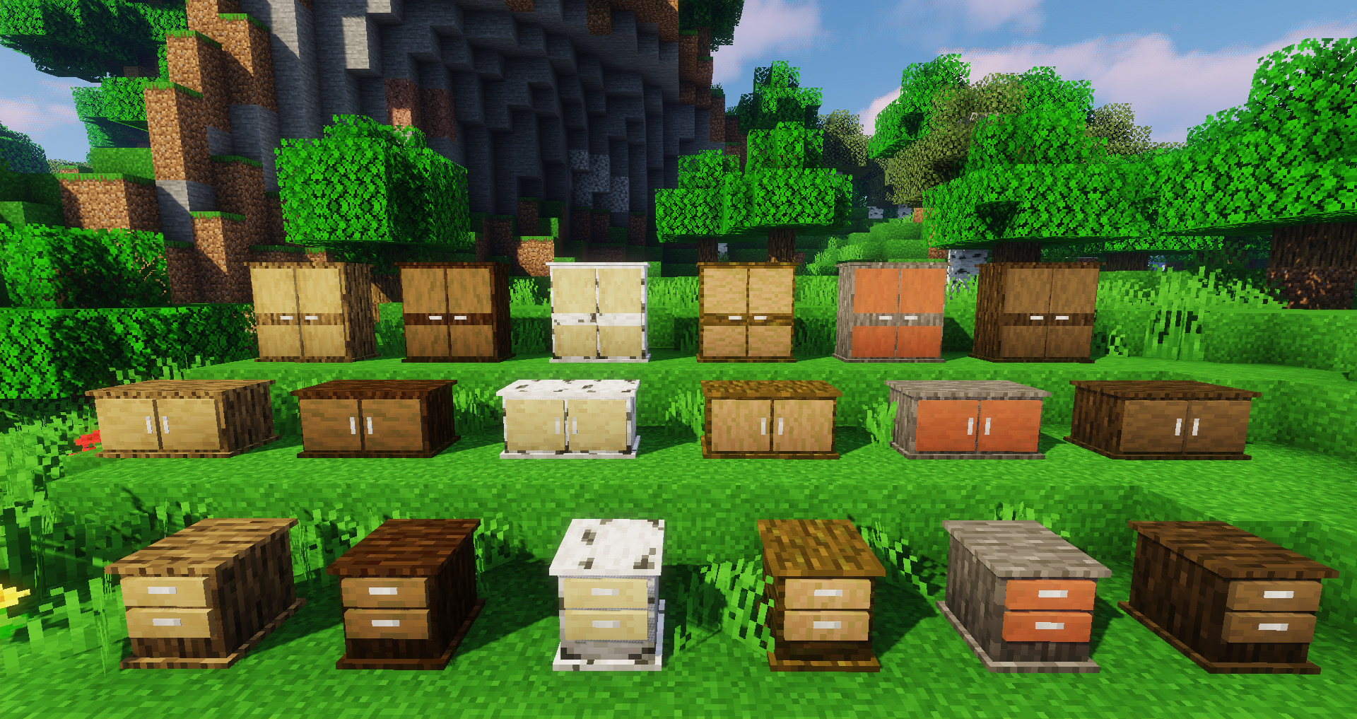 Красивый закат в Minecraft над горами и лесом
