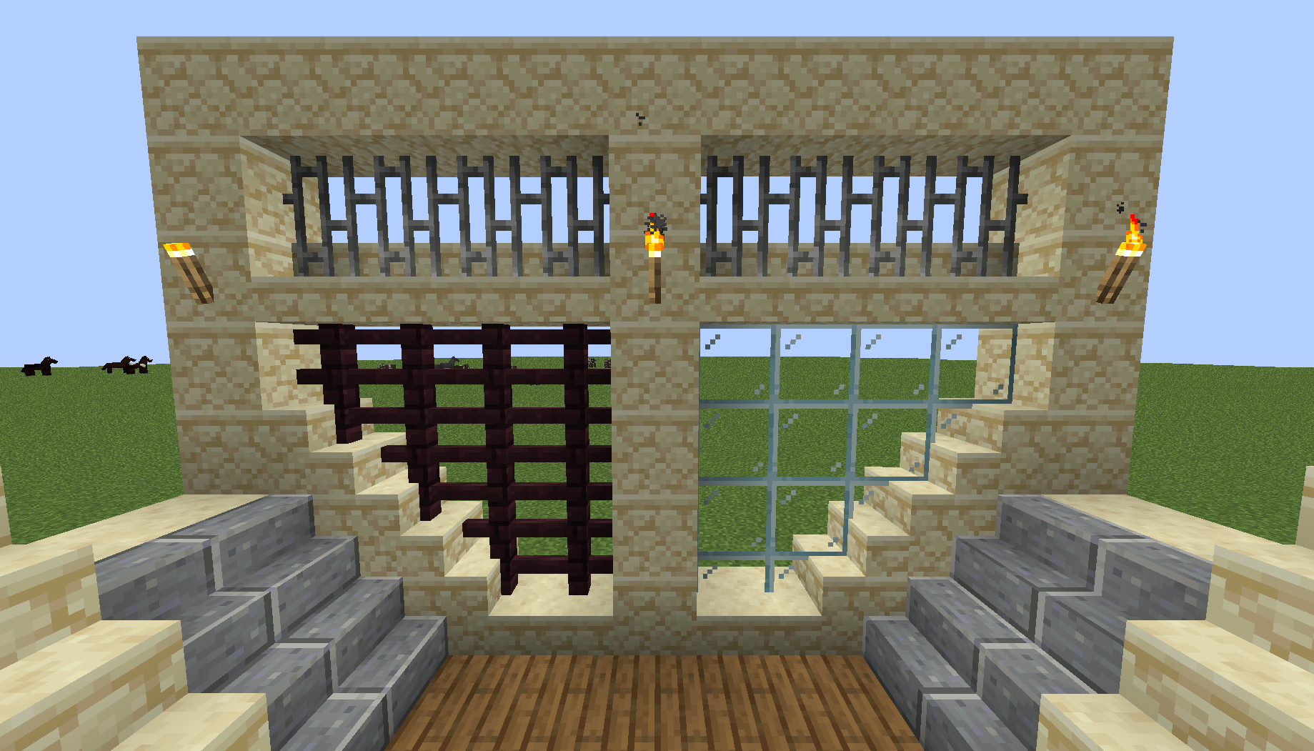 Игроки на сервере Minecraft строят общий город в режиме выживания