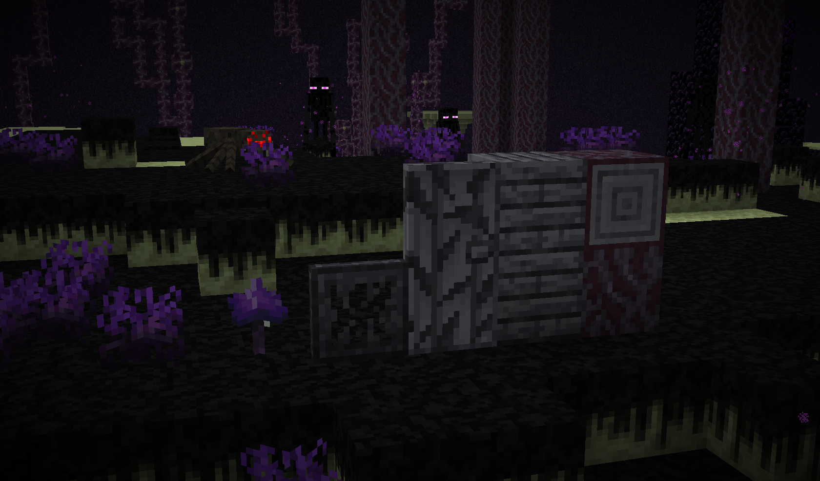 Игроки на сервере Minecraft строят город в режиме выживания