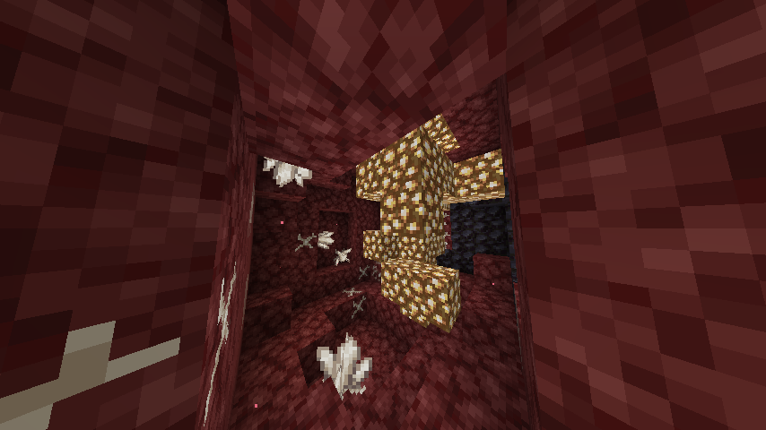 Игрок в Minecraft исследует пещеру с факелами