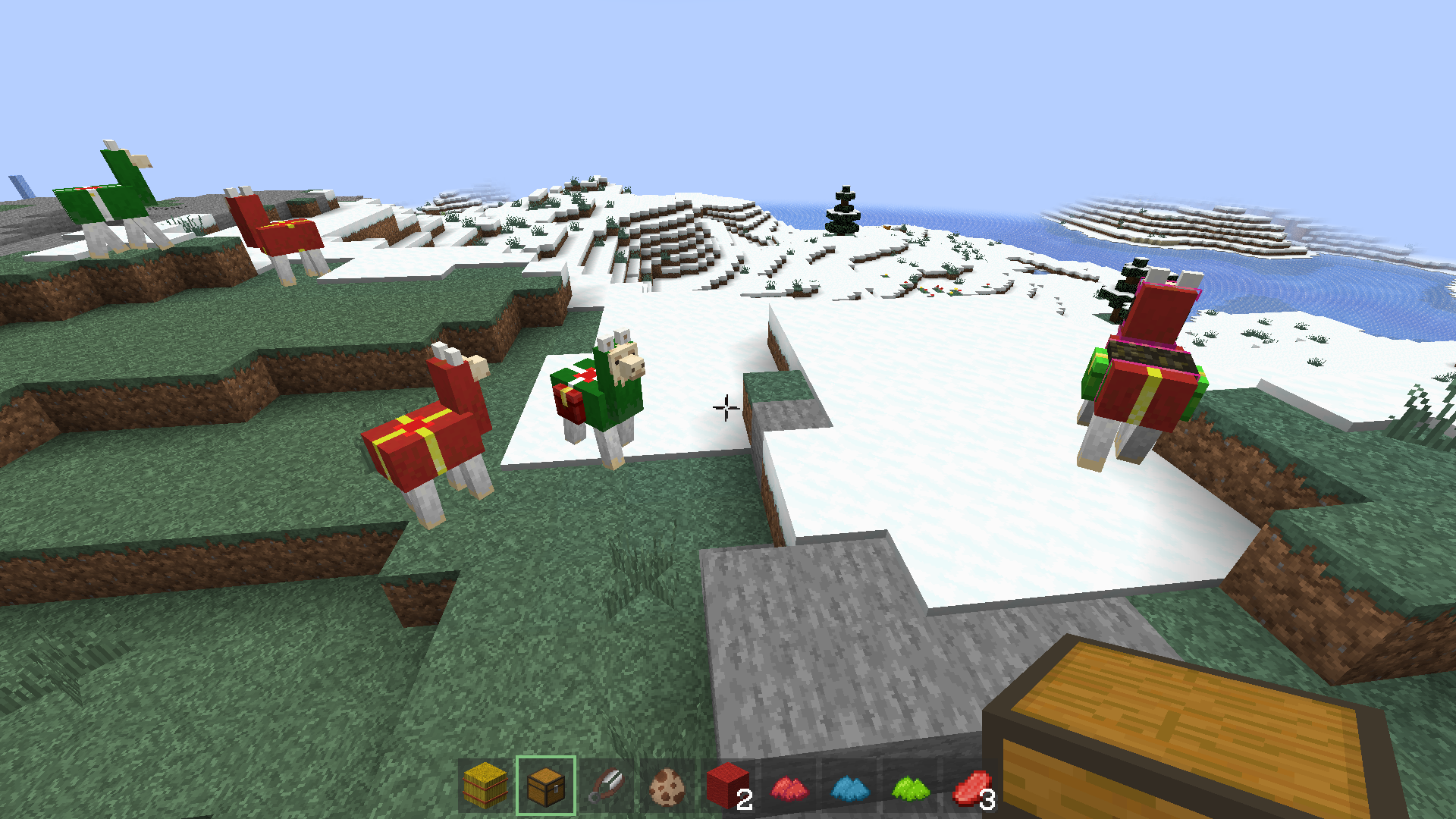 Группа игроков на сервере Minecraft, строящих большой замок