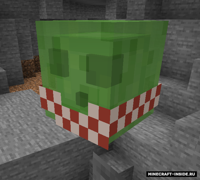 Свинья в красном свитере с рождественским узором в Minecraft