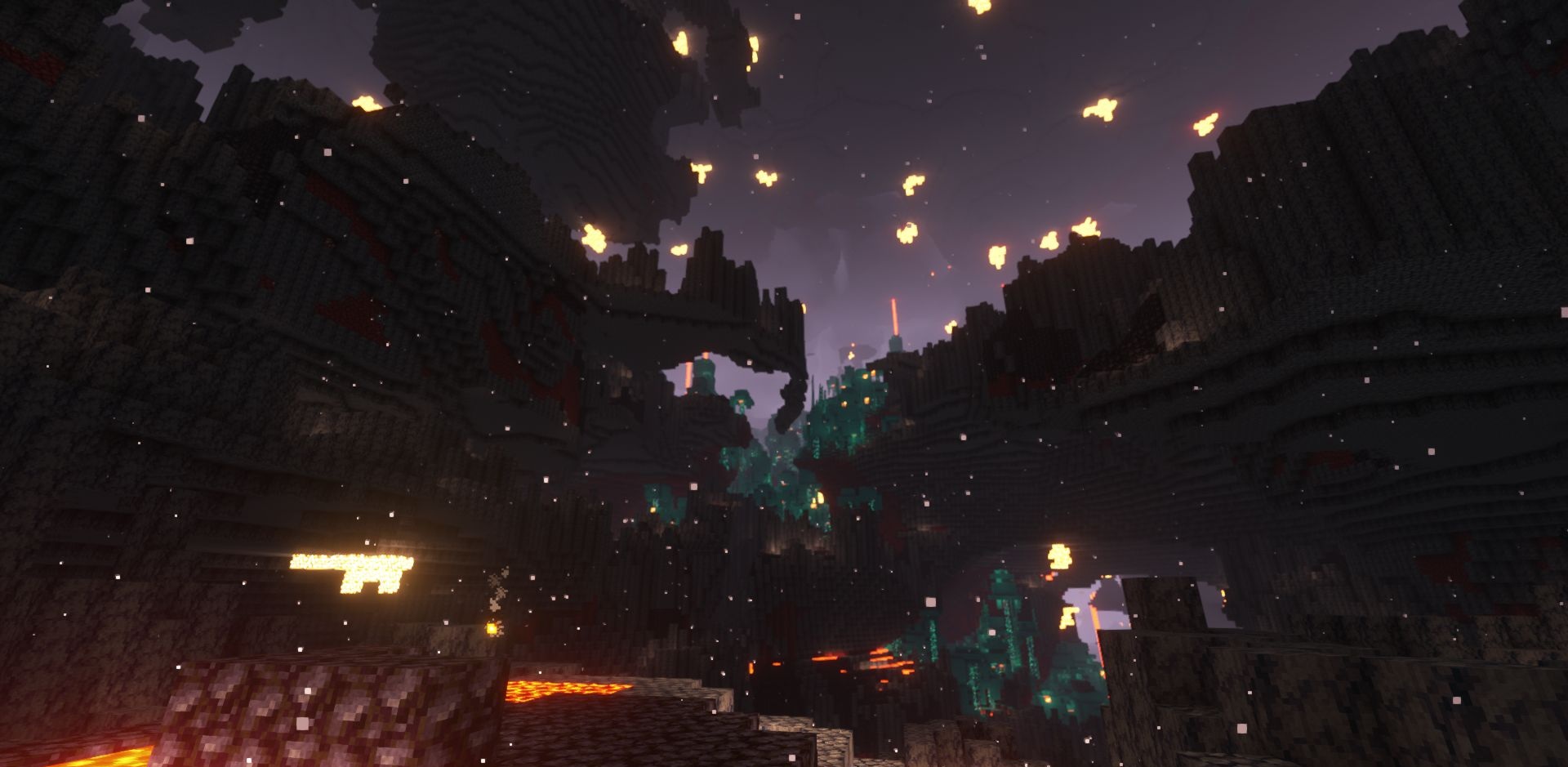 Игровой процесс в Amplified Nether с видом на гигантские скальные образования