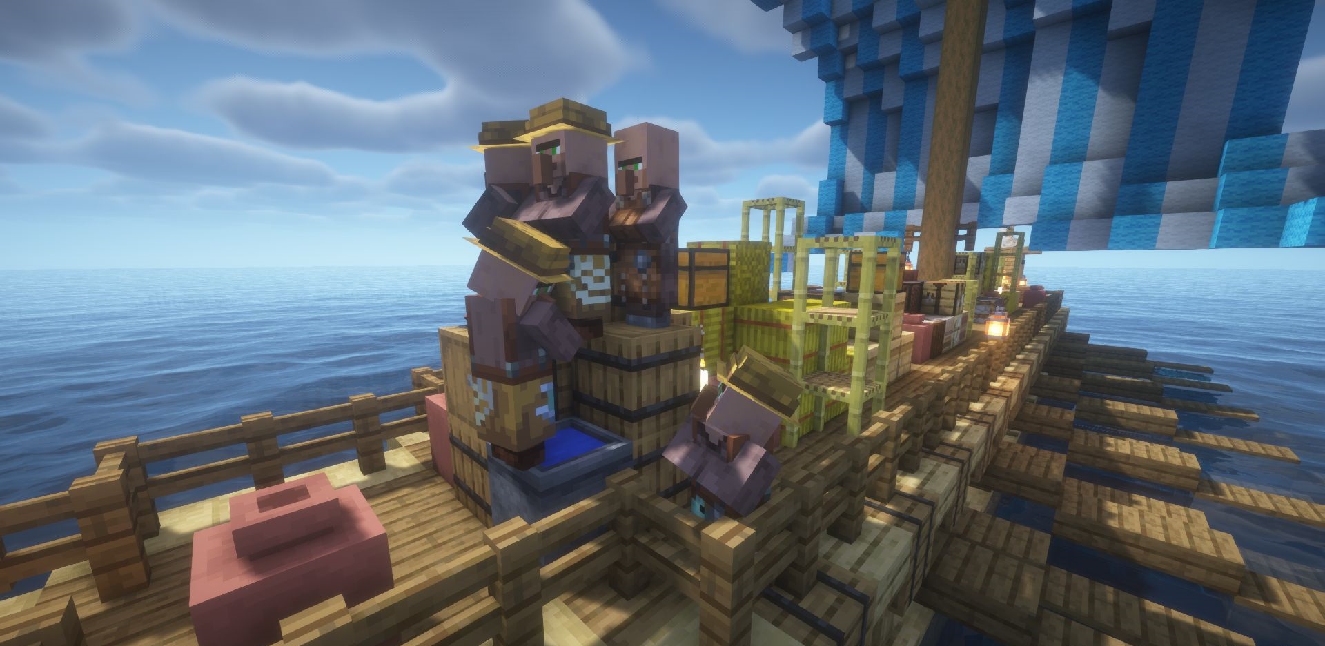 Игрок исследует торговый корабль в Minecraft, открывая сундуки с сокровищами
