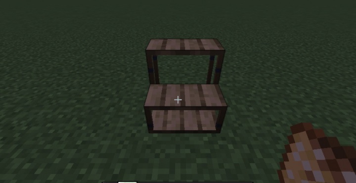 Игрок добывает алмазы в шахте Minecraft с железной киркой