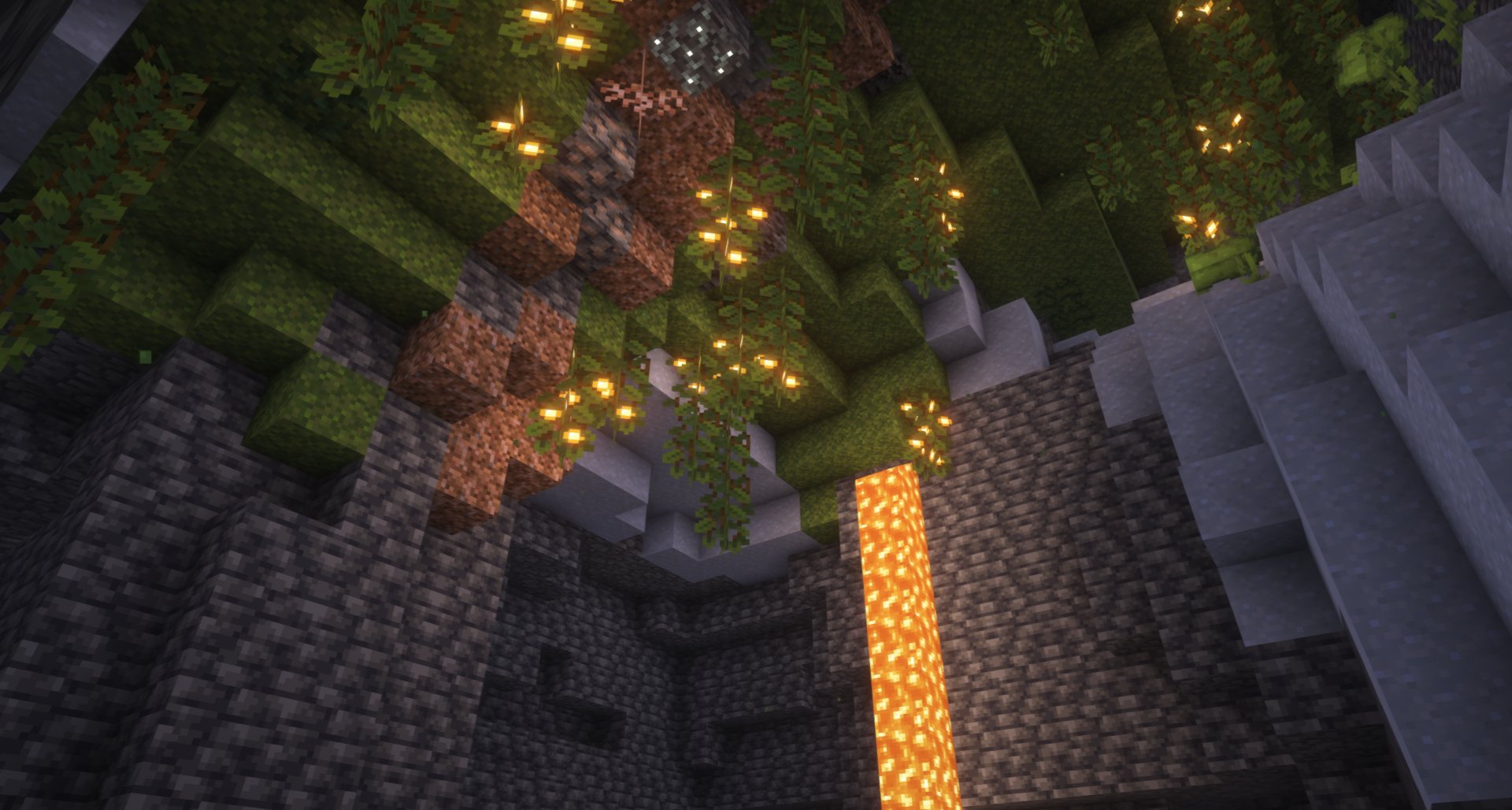 Густая растительность и водные потоки в пещерах Minecraft с модом Better Lush Caves