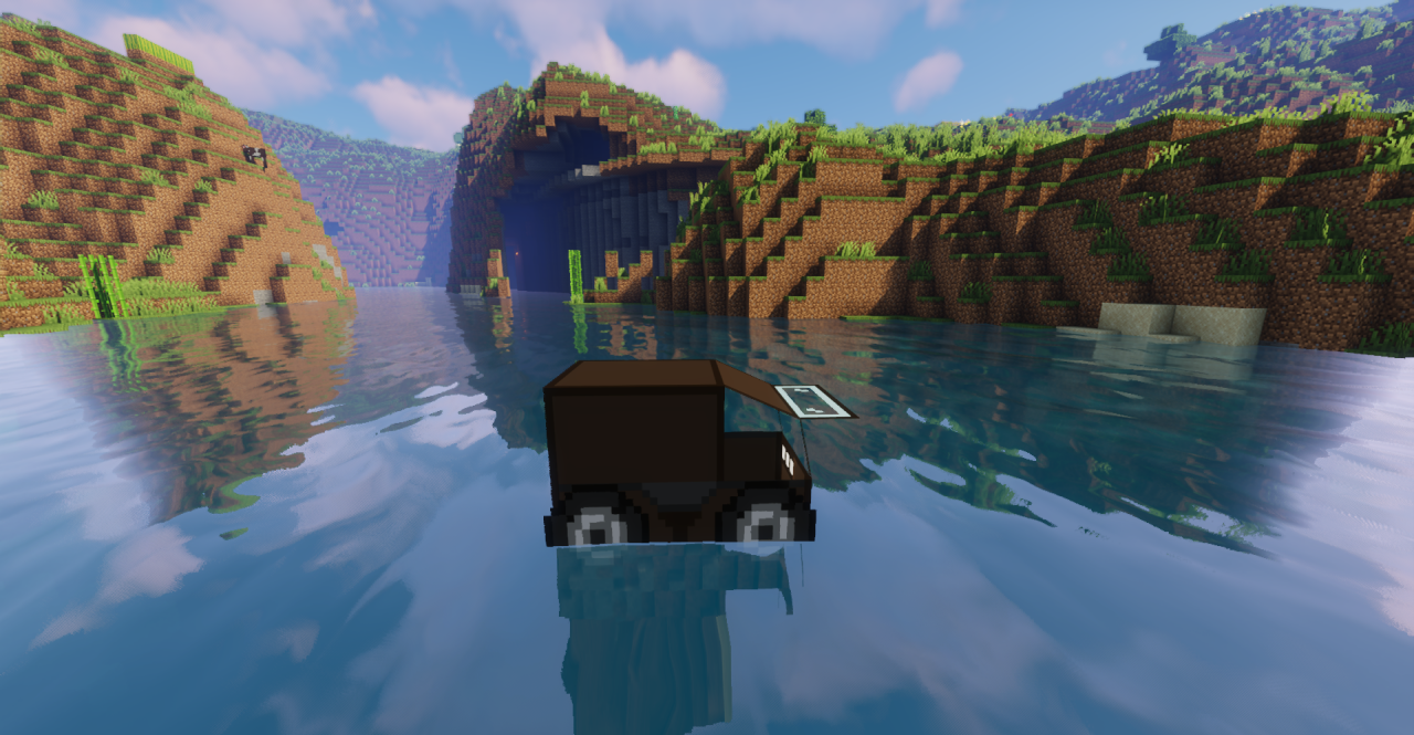 Игровой скриншот автомобиля Sherp в Minecraft на фоне реки