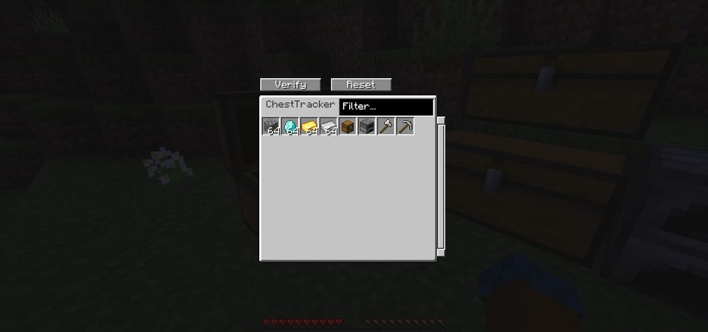 Группа сундуков с разными категориями предметов в Minecraft с модом Chest Tracker