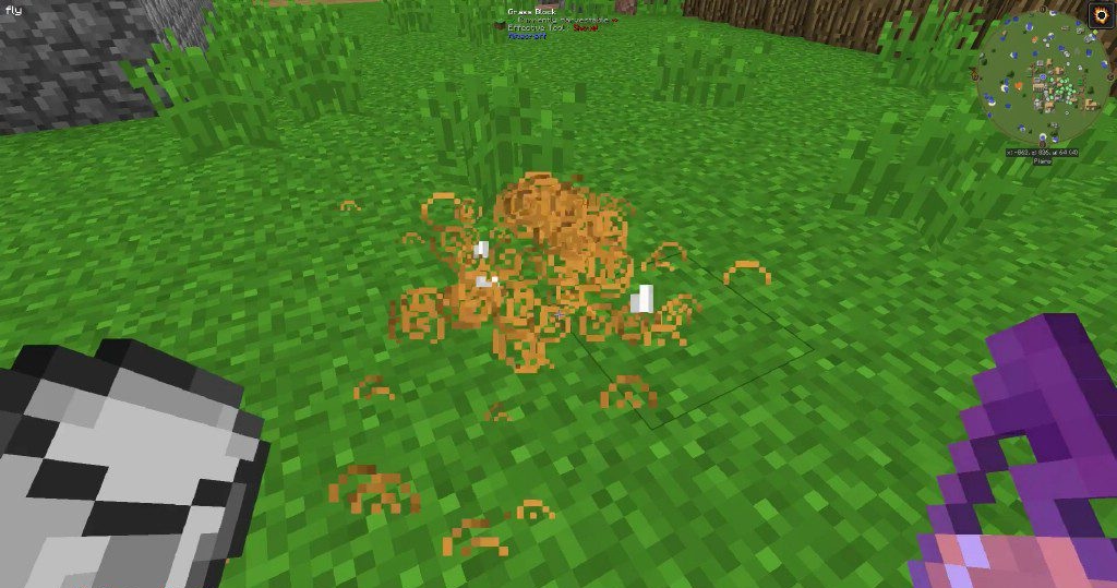 Игроки сражаются в PvP на сервере Minecraft