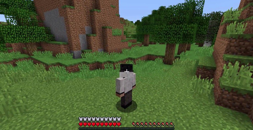 Пример комбинации брони: алмазный нагрудник и кожаные штаны в Minecraft