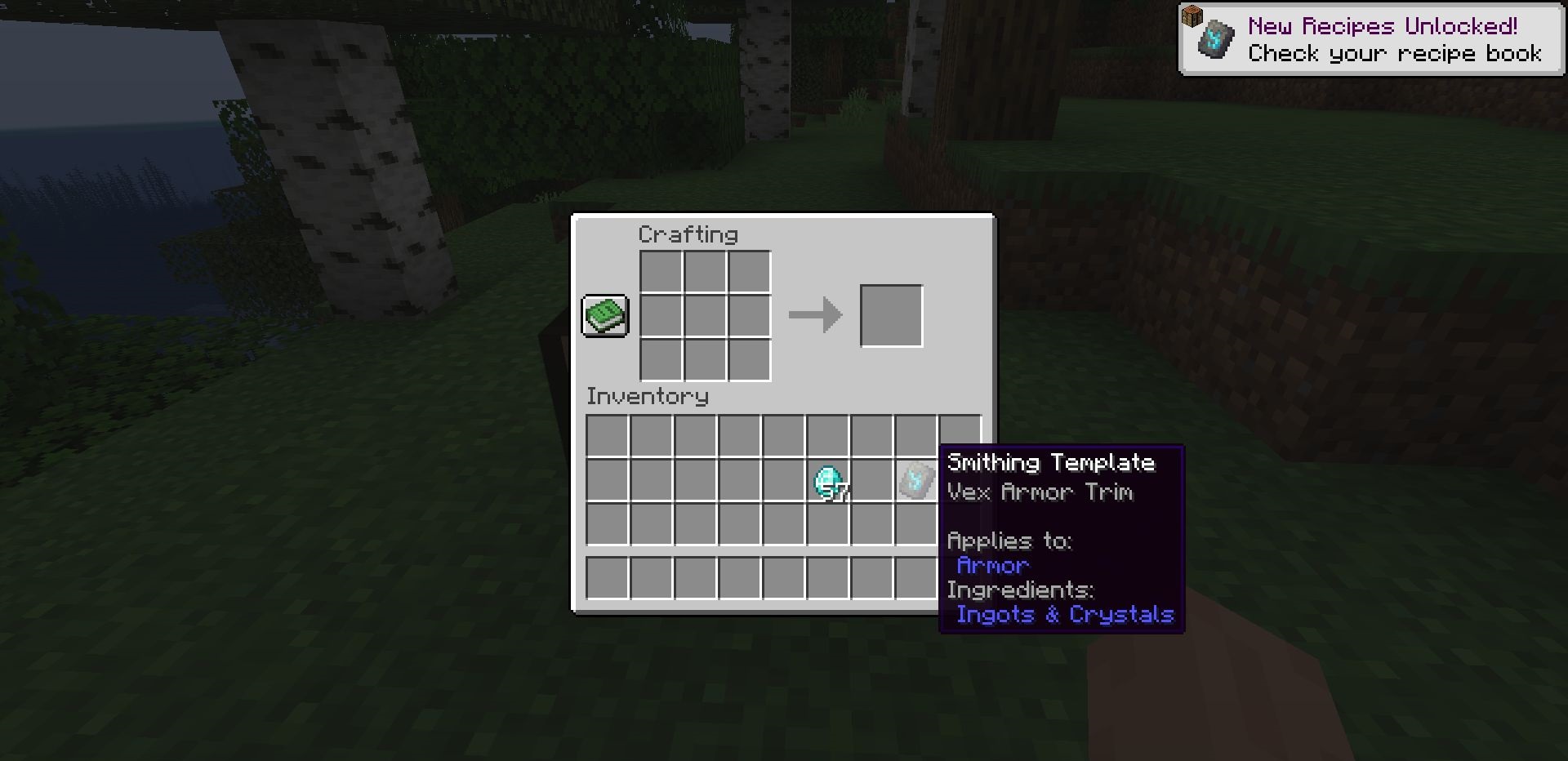 Игрок использует DarkSmithing для создания уникального оружия в Minecraft