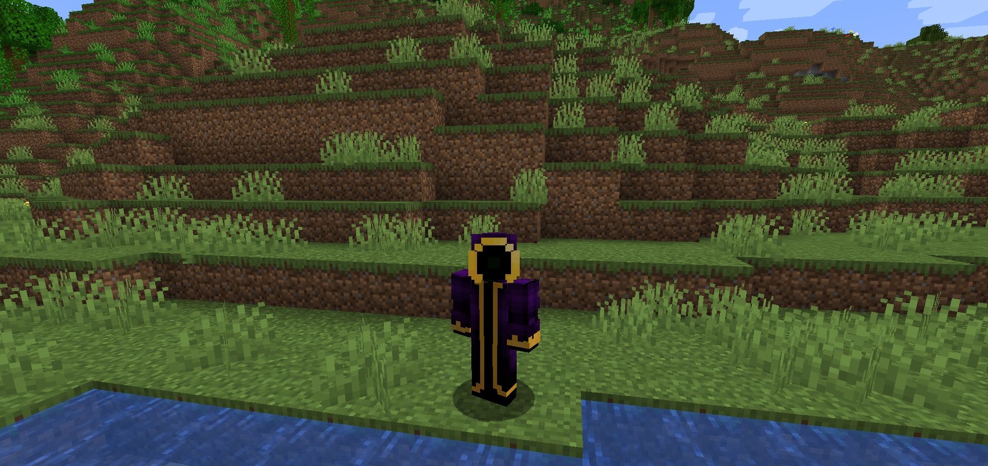 Группа игроков в разных масках на сервере Minecraft