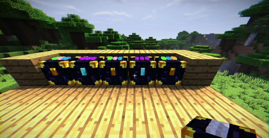 Игрок использует сумку Ender Storage для быстрого доступа к предметам