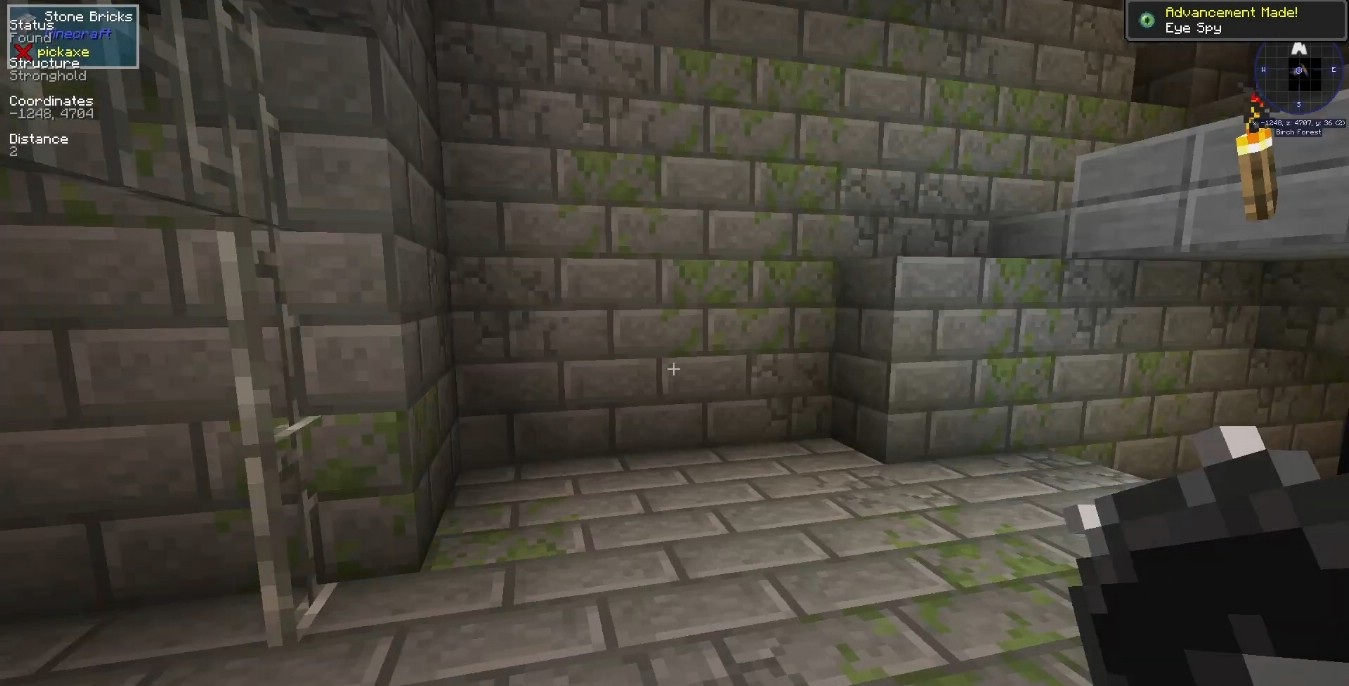 Интерфейс компаса исследователя с выбором типа структуры в Minecraft