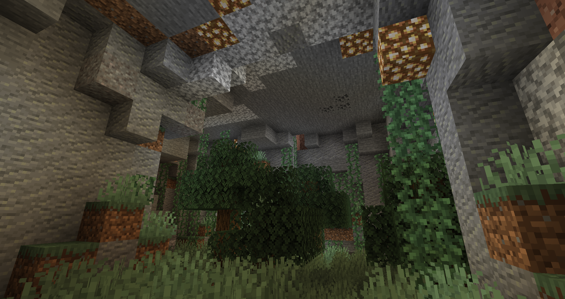 Густой лесной биом в Minecraft с высокими деревьями и природными ландшафтами