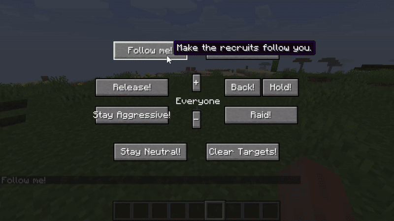 Жители в броне атакуют криперов в Minecraft с модом Villager Recruits