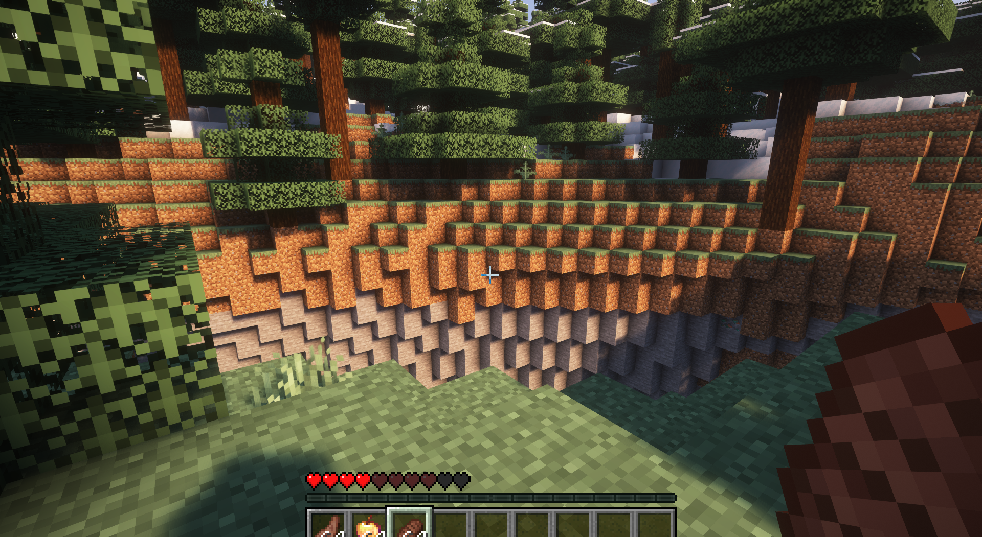 Персонаж в Minecraft использует Hearty Meals для лечения во время боя
