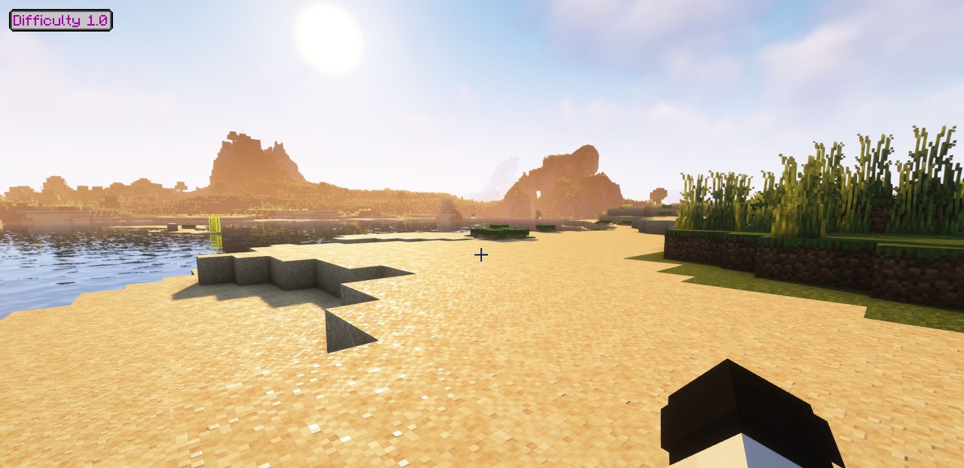 Игрок убегает от толпы улучшенных мобов ночью в Minecraft