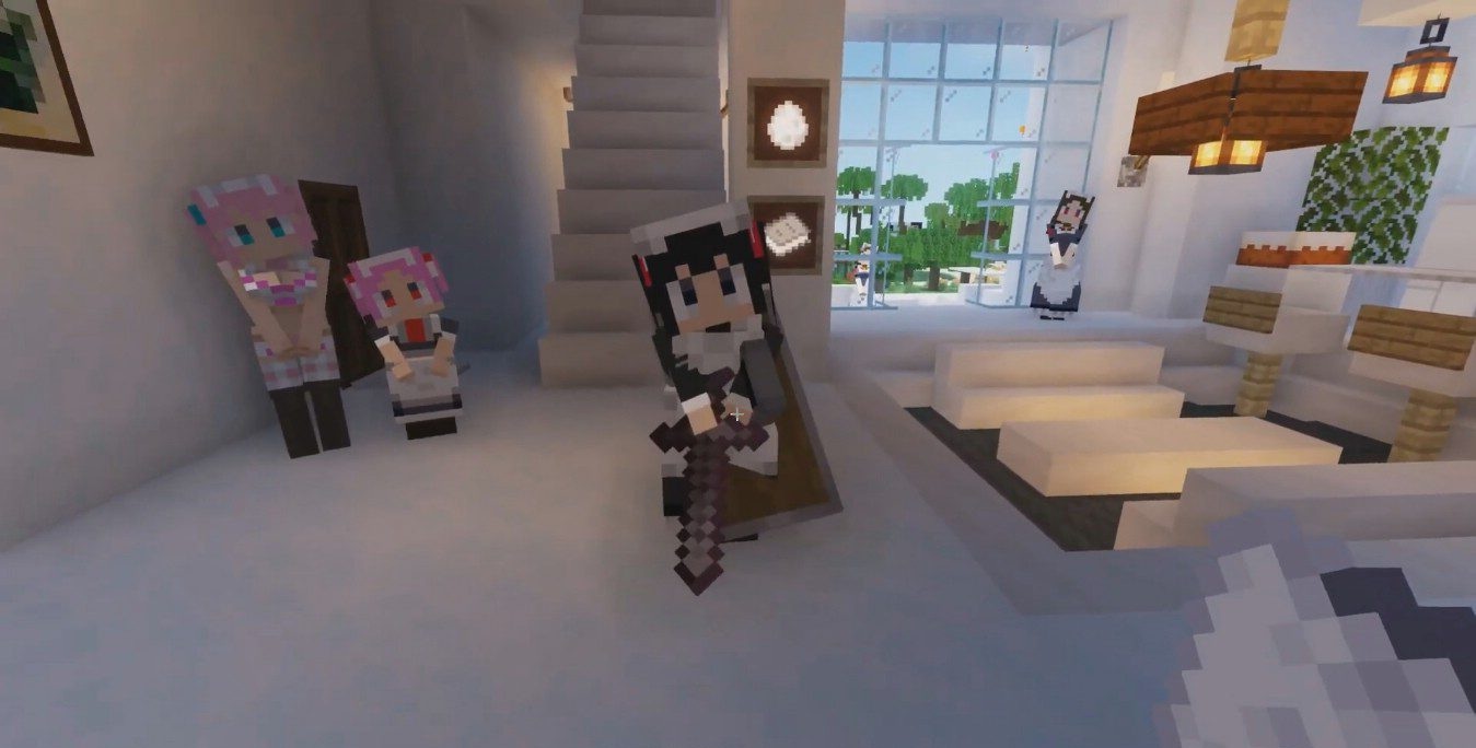 Горничная из мода Little Maid ReBirth сражается с мобом в Minecraft