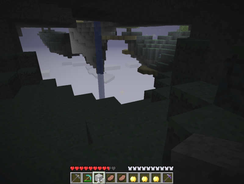 Группа игроков на сервере Minecraft строит большой город вместе