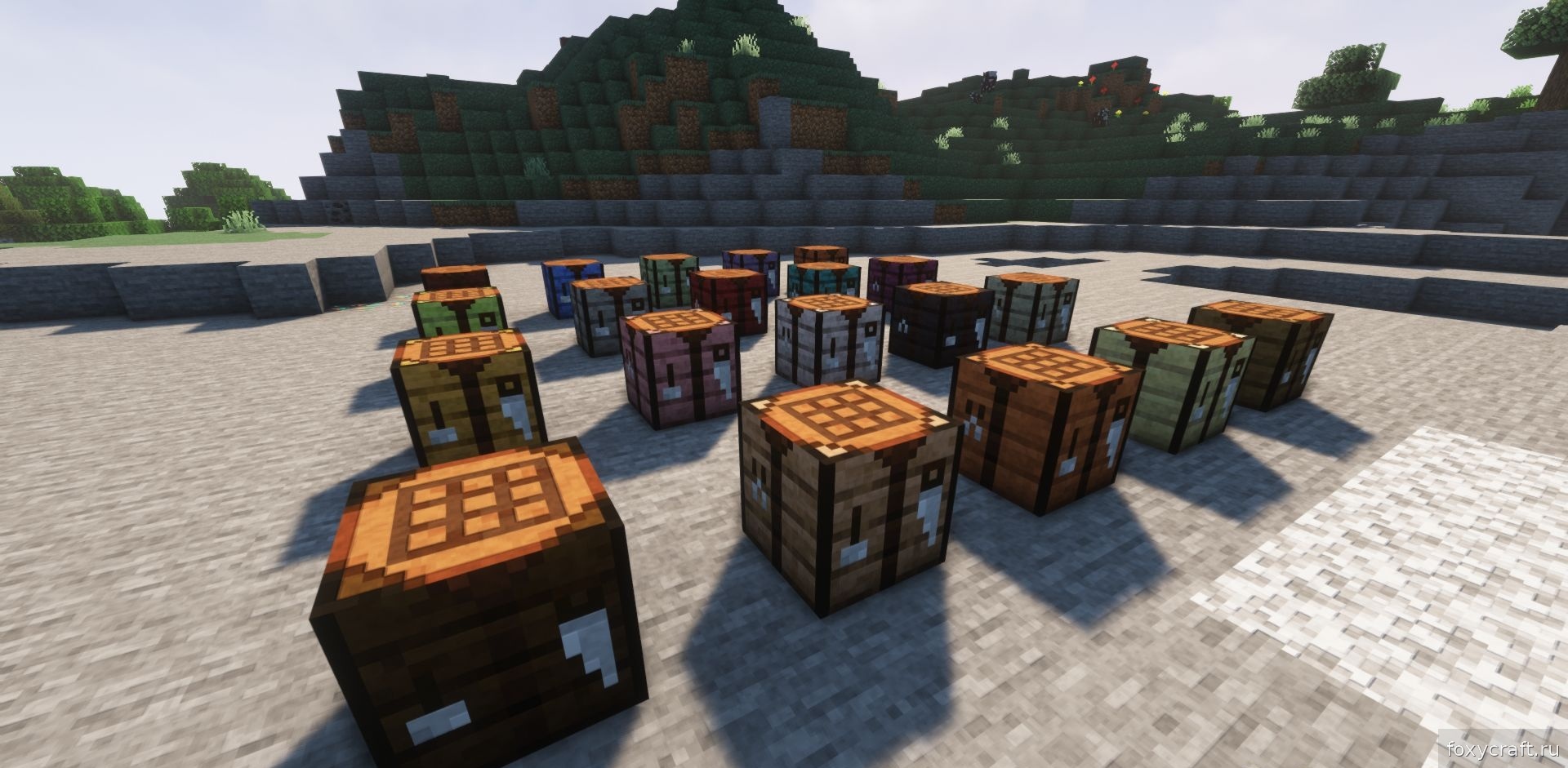 Верстаки из багровой и искаженной древесины Нижнего мира в Minecraft