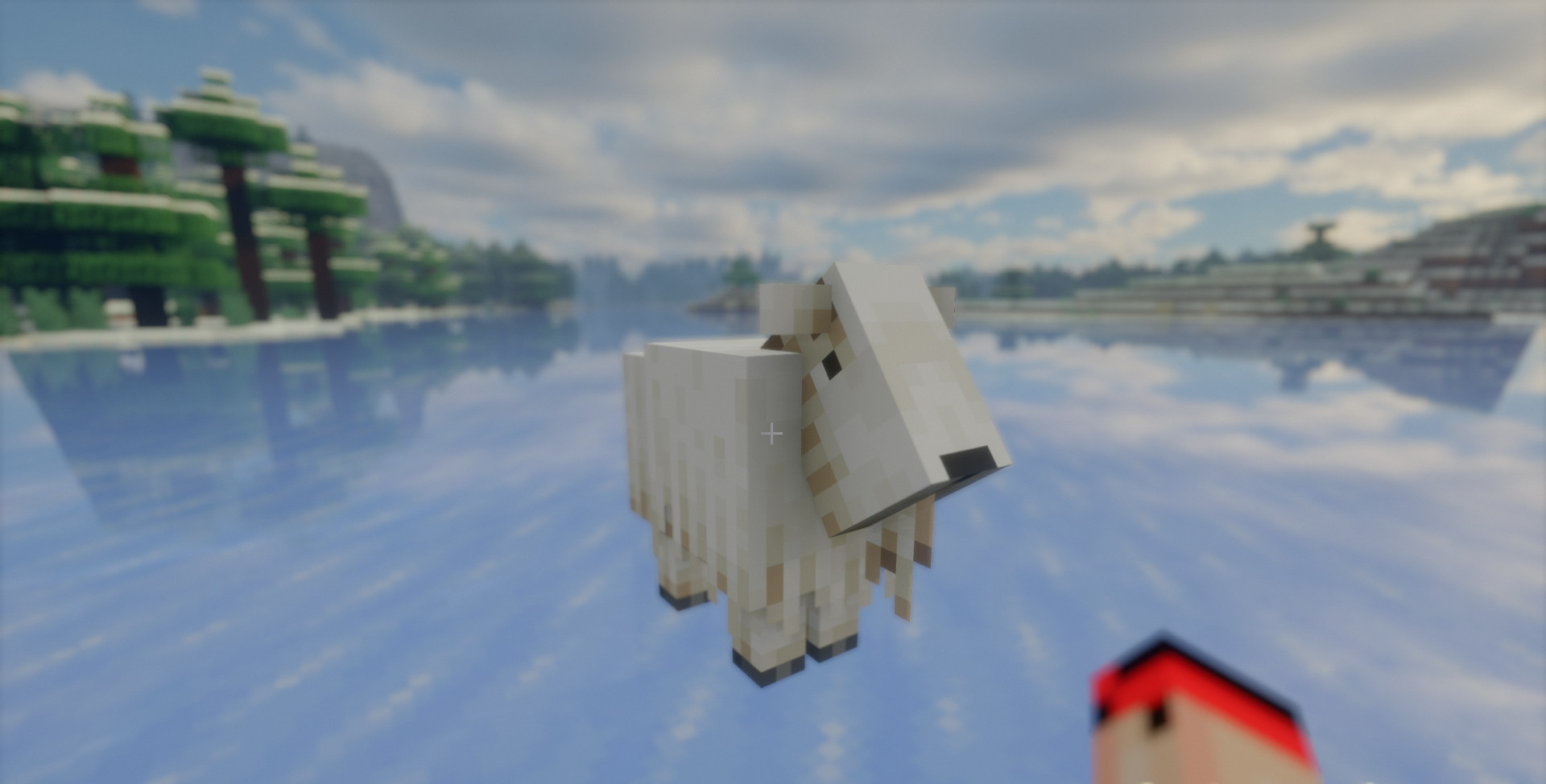 Игроки на сервере Minecraft в режиме выживания с постройками