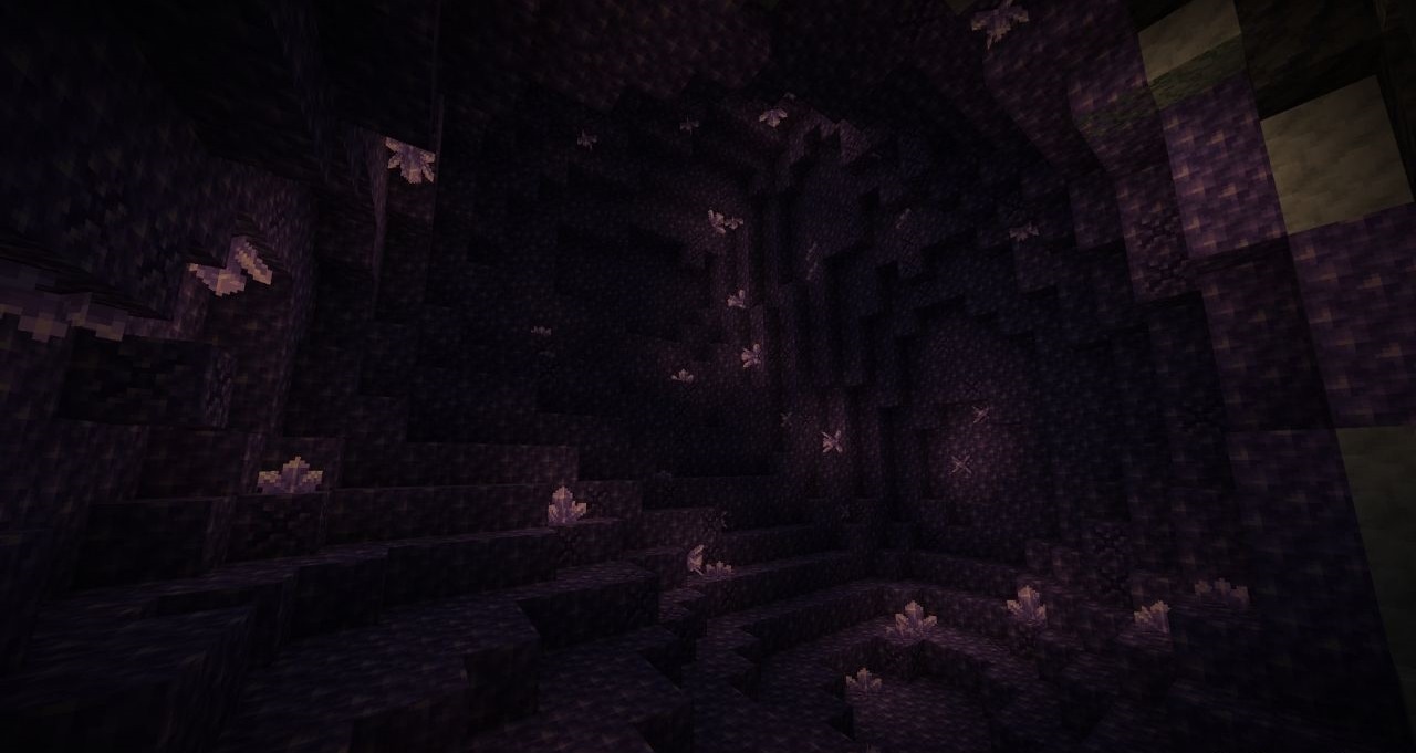 Игрок исследует разноцветные пещеры с кристаллами в моде Perlinescent Caves