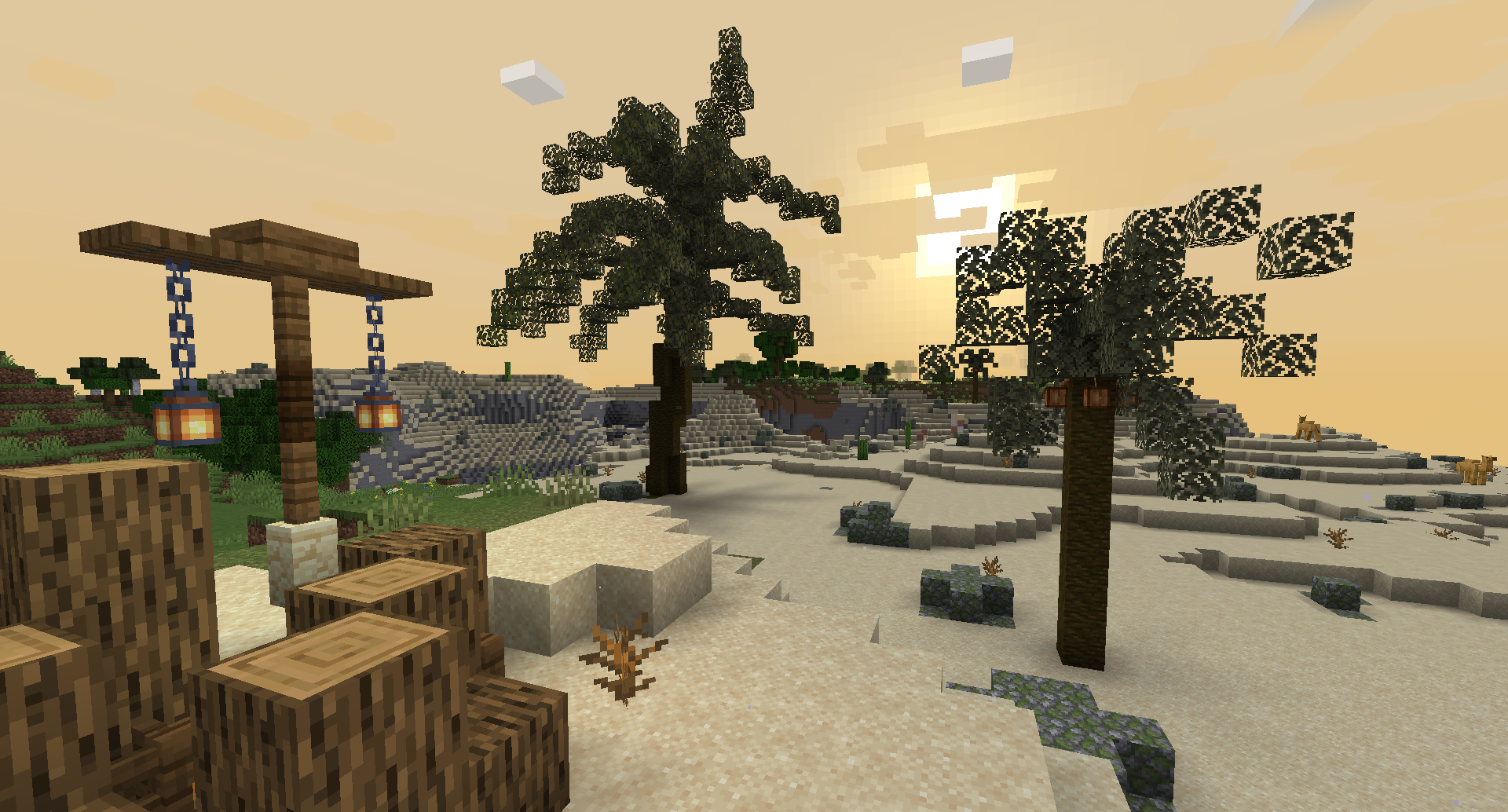 Вид на египетский город в Minecraft с пальмами и статуями