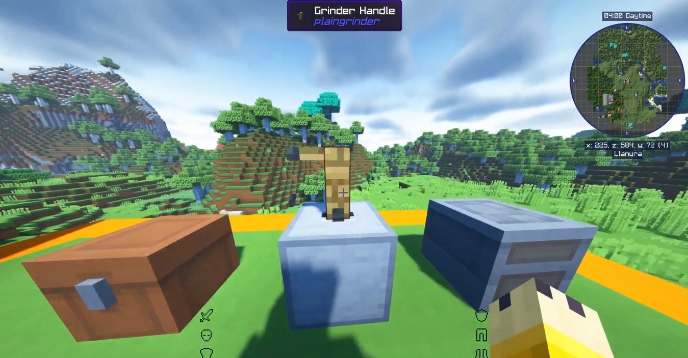 Игрок использует ручной измельчитель в Minecraft для получения крошки из руды