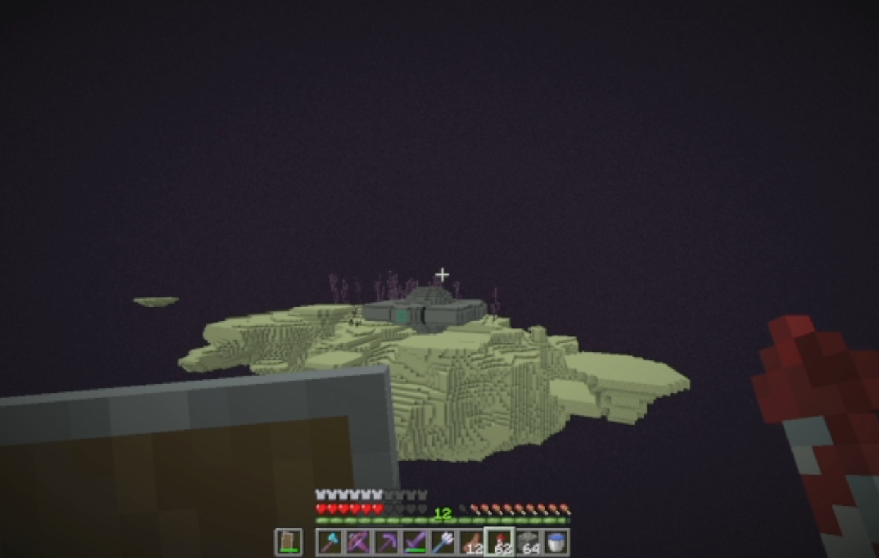 Скриншот сервера Minecraft с множеством игроков и постройками