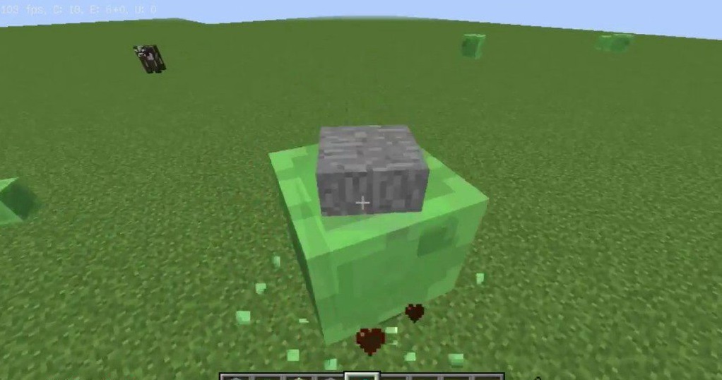 Игрок сражается с группой слаймов в подземелье Minecraft