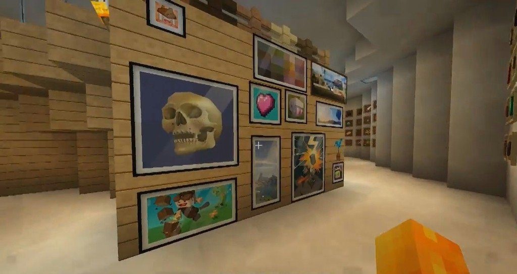 Игроки на сервере Minecraft строят замок в мультиплеере