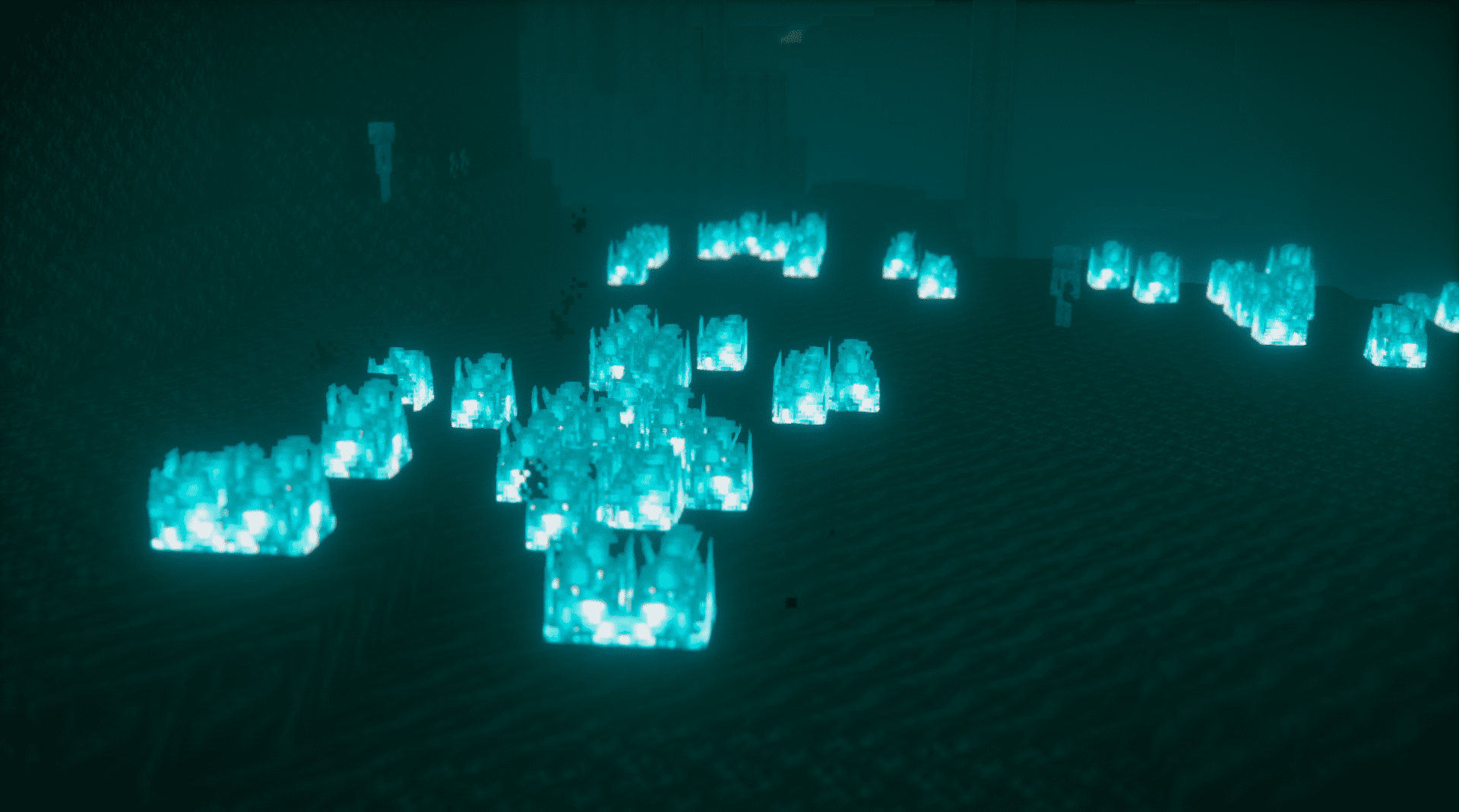 Игрок поджигает крипера синим огнём душ в Minecraft с модом Soul Fire’d