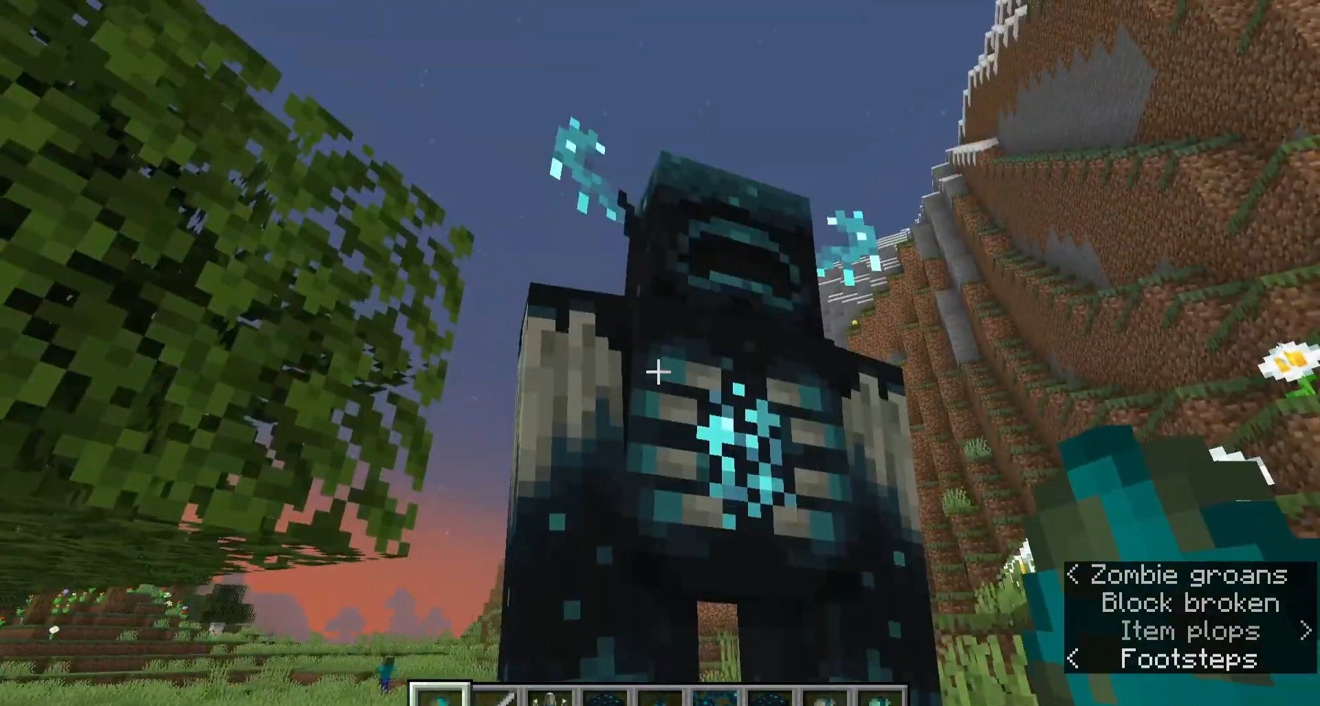 Игрок исследует мангровые болота в Minecraft с модом The Wild