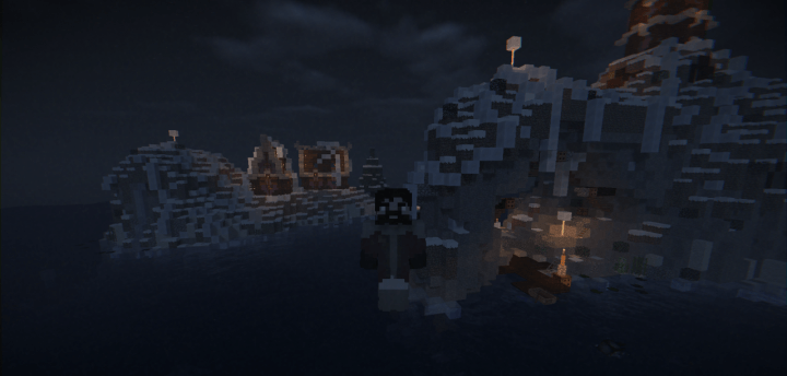 Ночной пейзаж Minecraft с луной, звездами и горящими факелами у дома