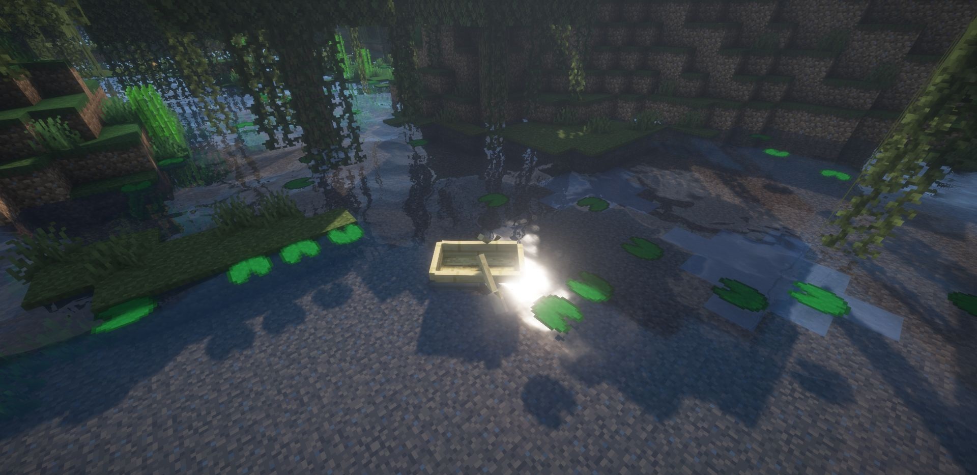 Лодка плывет по болоту среди кувшинок с реалистичной физикой в Minecraft