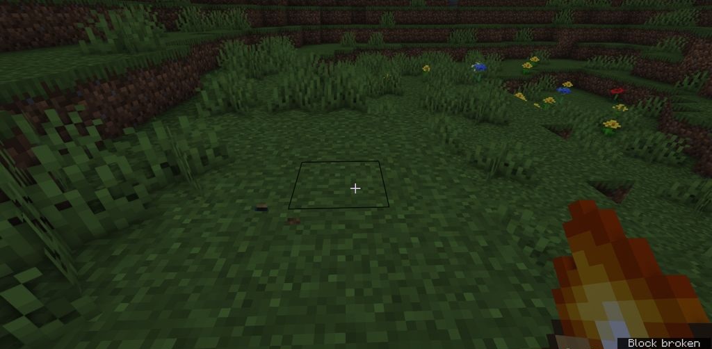 Пример использования негорящего костра в декоре деревянного дома Minecraft