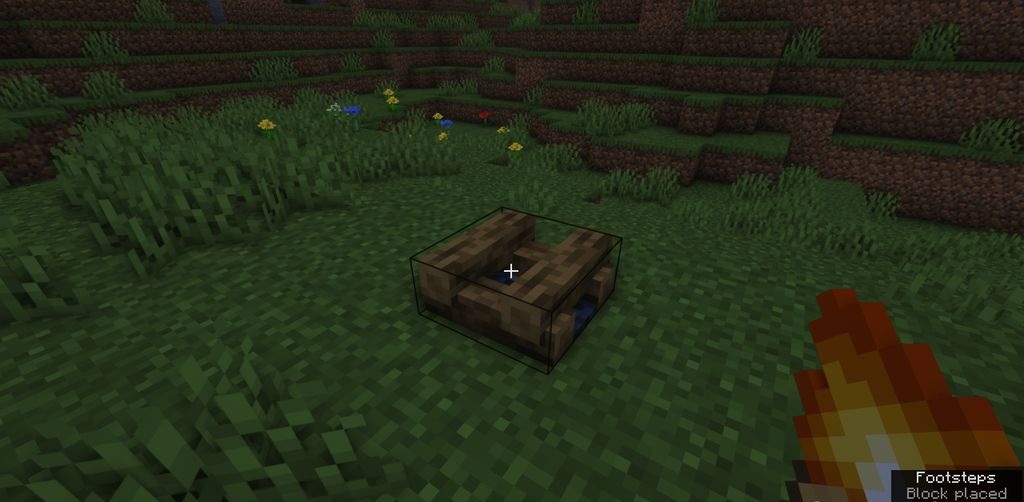 Горящий и потушенный костры рядом в Minecraft с модом Unlit Campfire