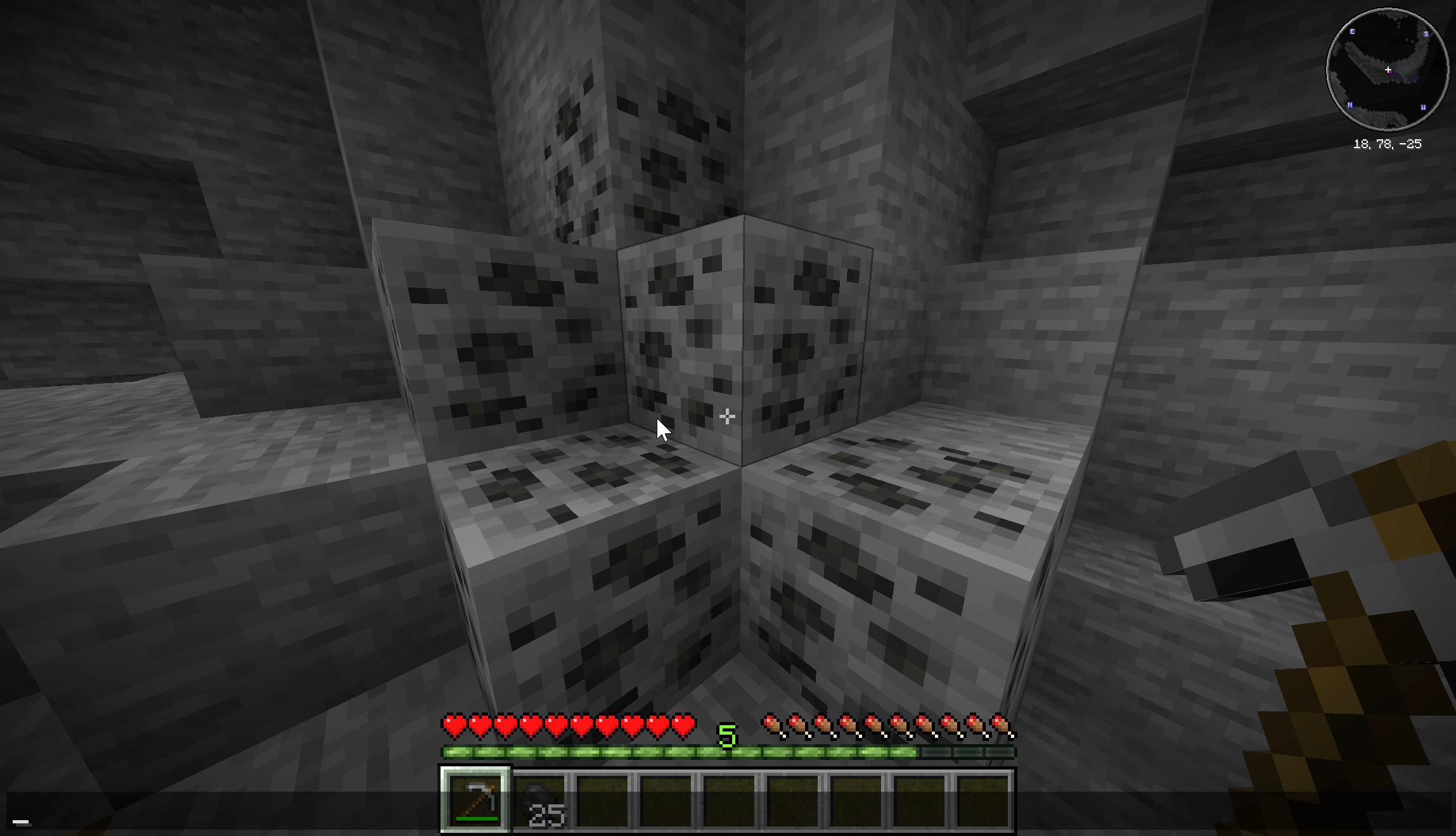 Пример использования Veinminer для быстрой вырубки леса в Minecraft