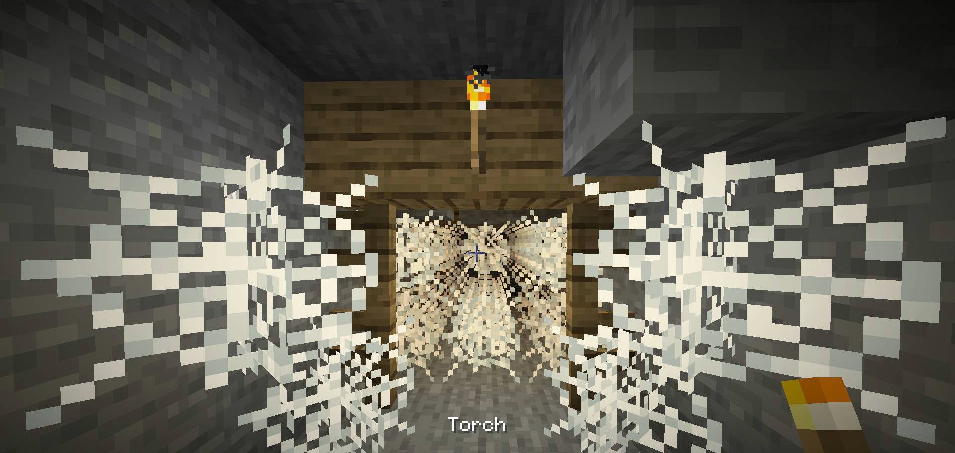 Игрок проходит через паутину в Minecraft с эффектом постепенного разрушения
