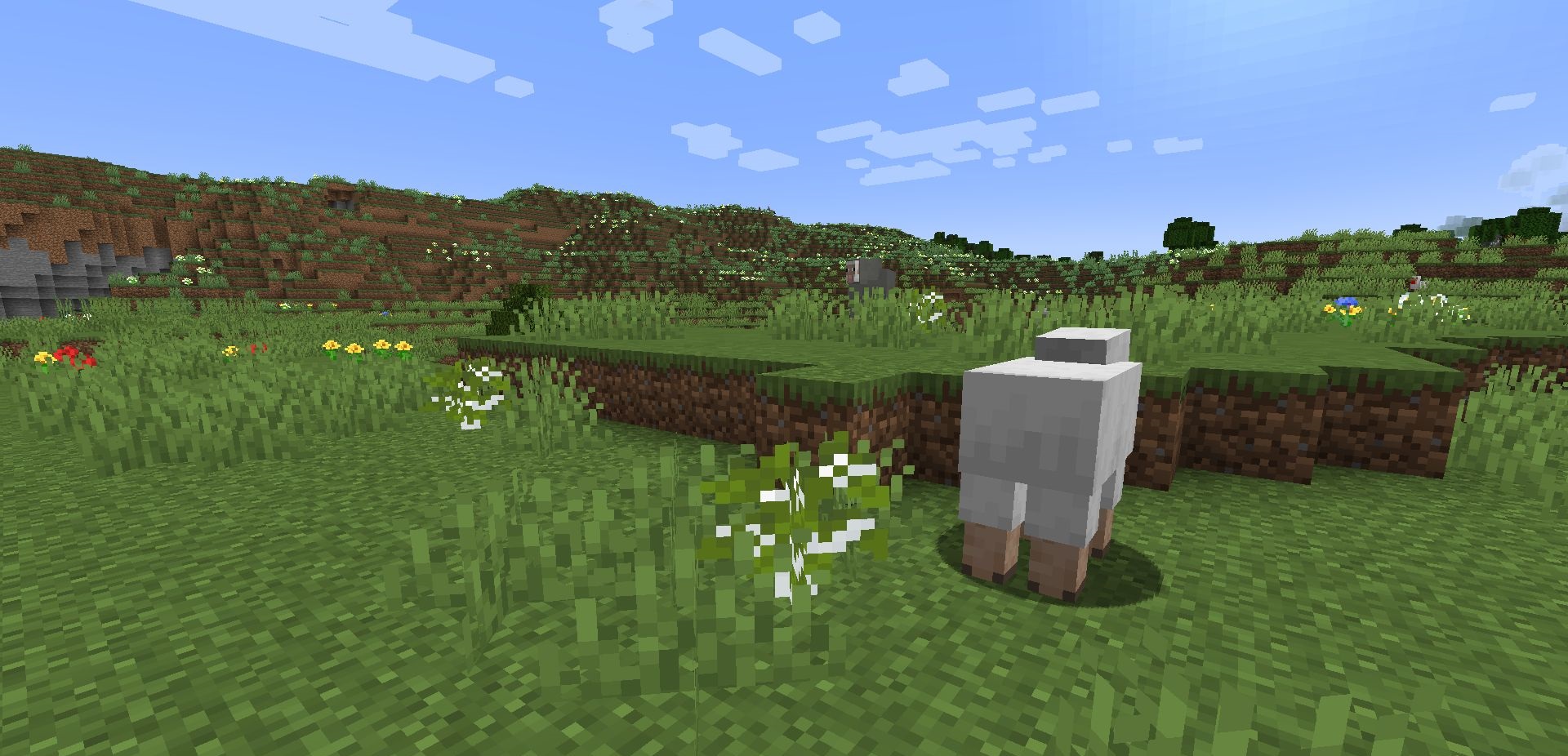 Игрок собирает шерсть с дерева в Minecraft с помощью мода Wooly Trees