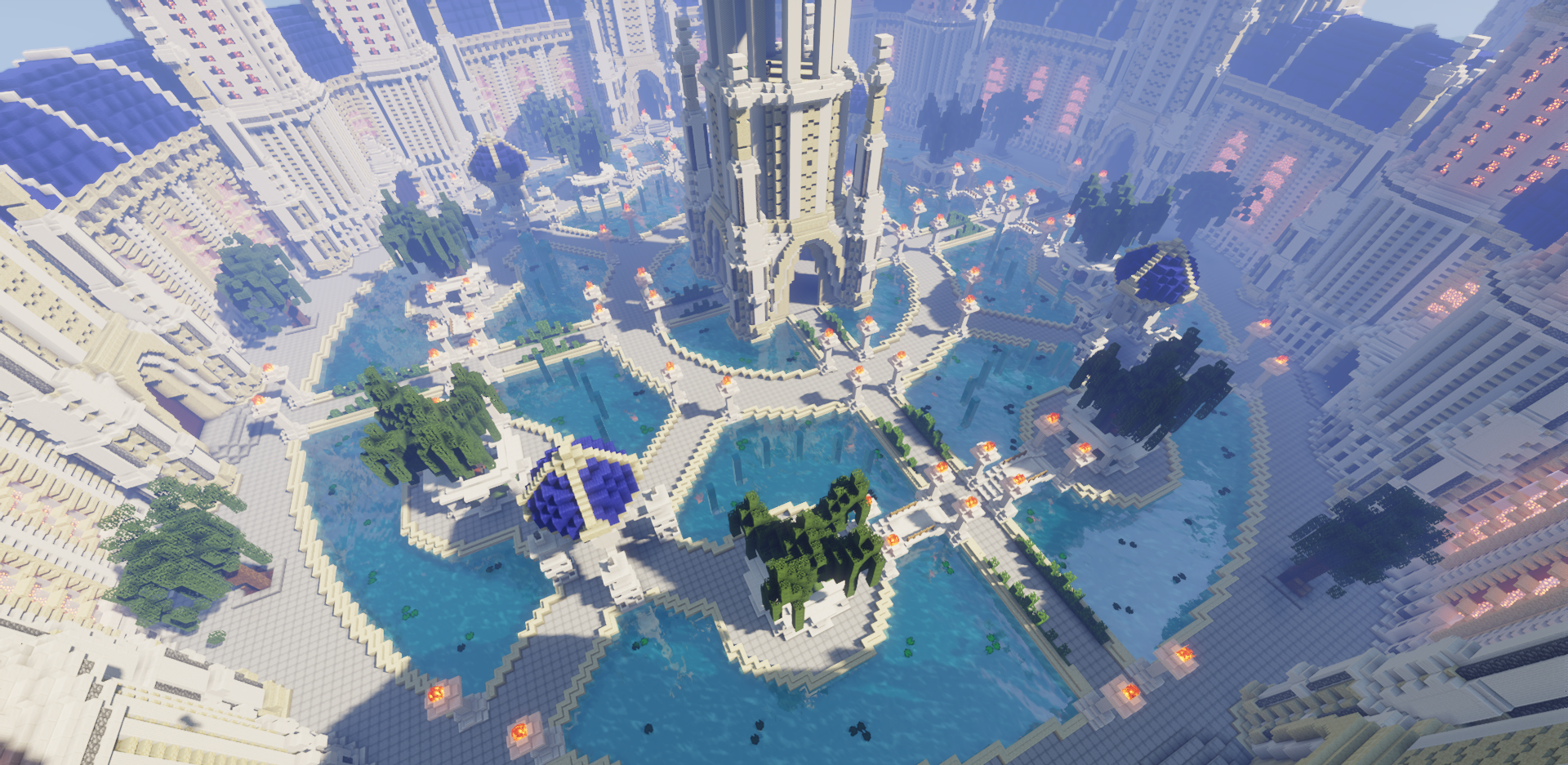 Детализированные римские постройки в Minecraft с каменными стенами и факелами