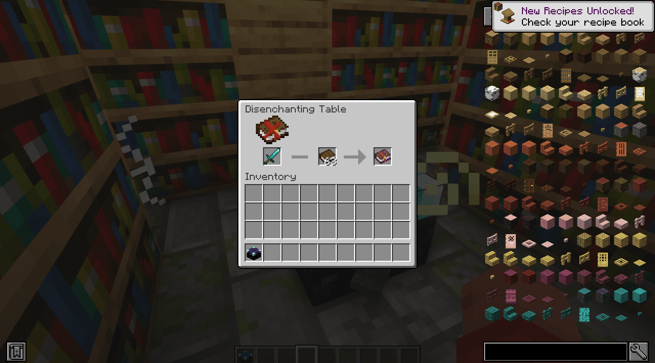Сравнение обычного и модифицированного стола зачарований в Minecraft