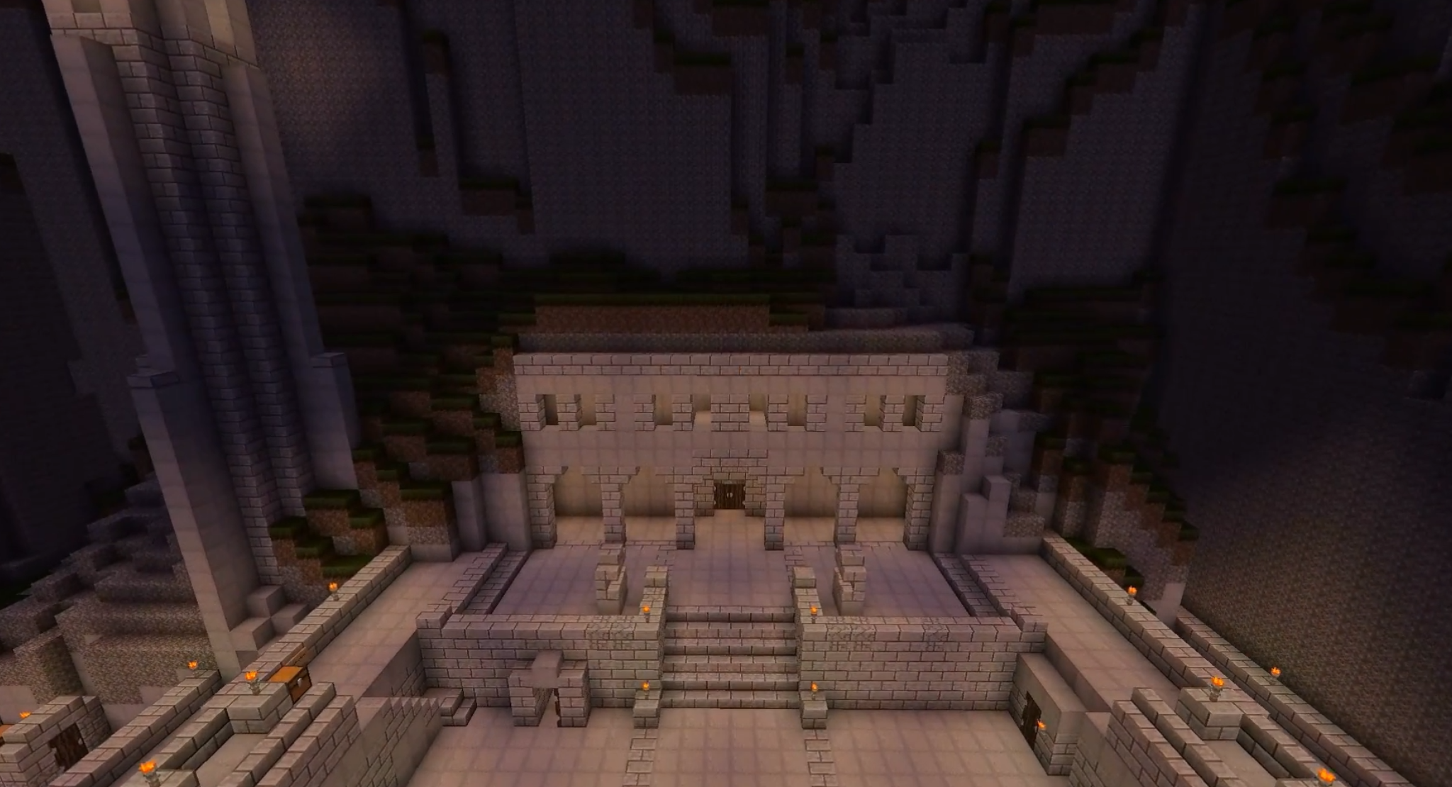 Детальный вид крепостных стен Helm’s Deep в Minecraft с элементами обороны