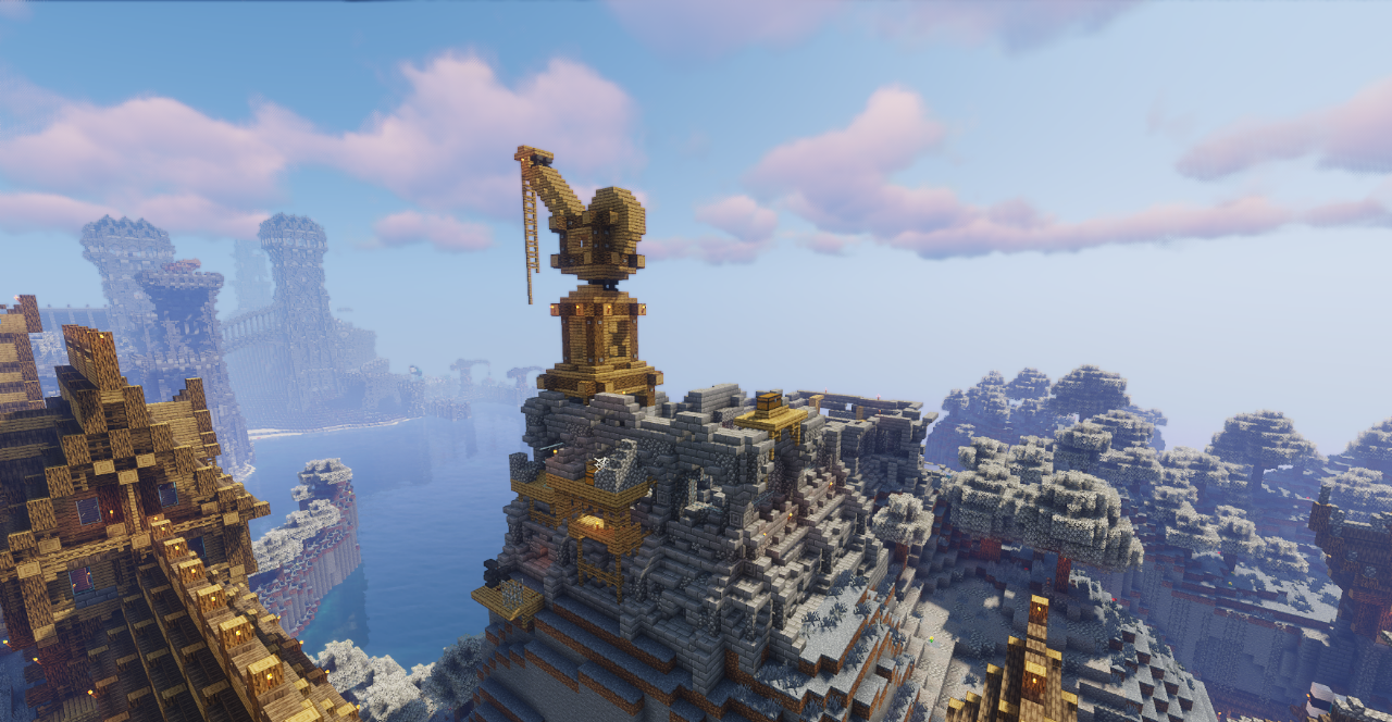 Детализированный двор средневекового замка в Minecraft с фонтаном и садом