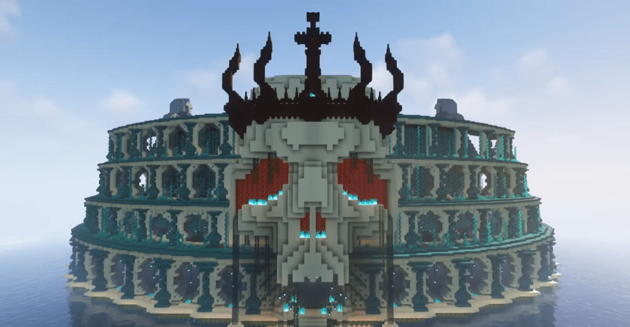 Интерьер PvP арены в Minecraft с трибунами и боевыми платформами