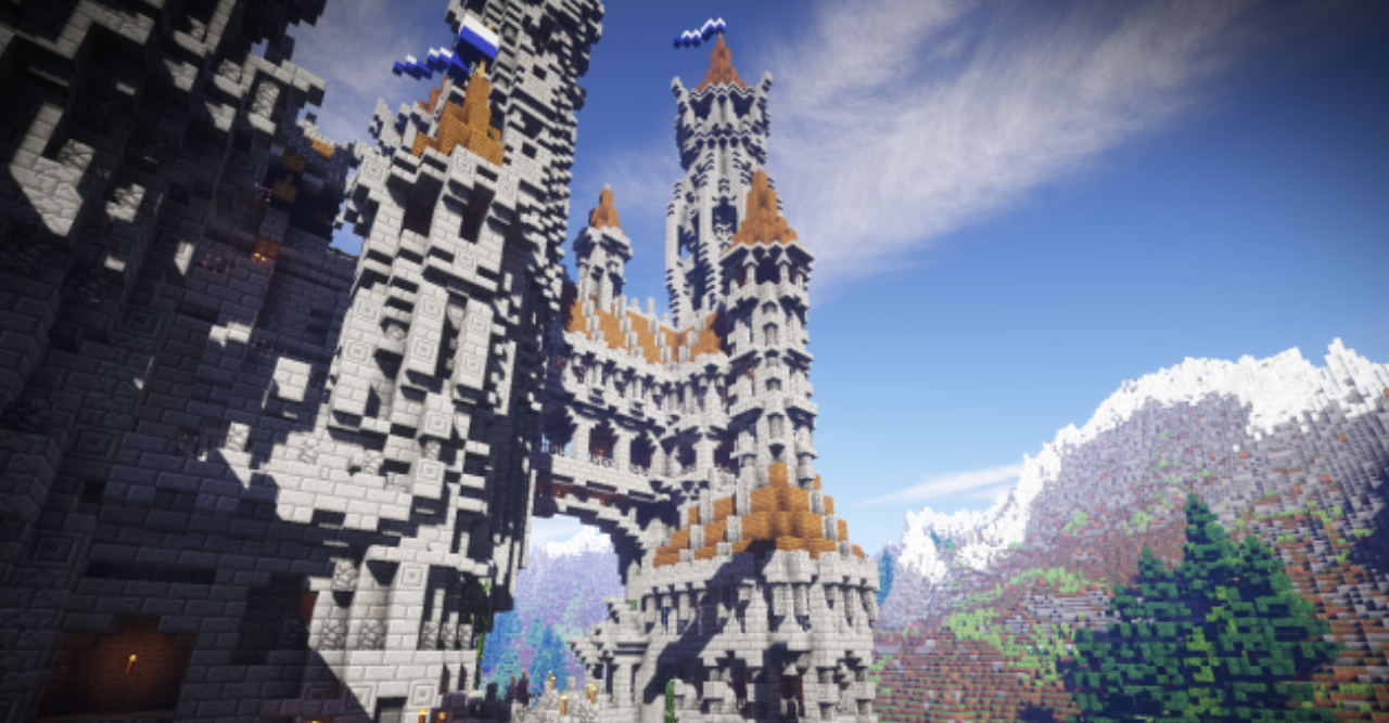 Ночной вид на The Lonely Castle в Minecraft с подсветкой окон