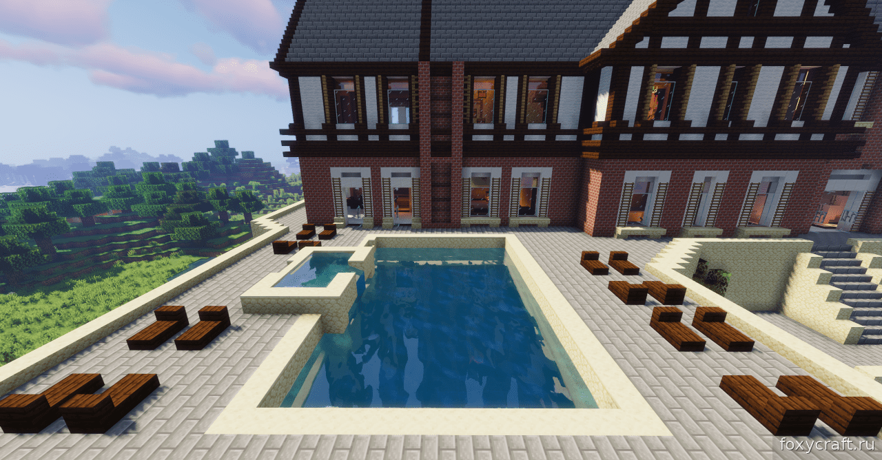 Вид на задний двор Tudor Mansion в Minecraft с беседкой и цветами